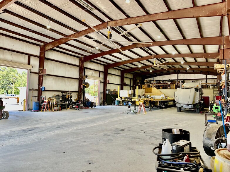 More Photos Of 1120 FM 3083, Conroe Warehouse For Lease