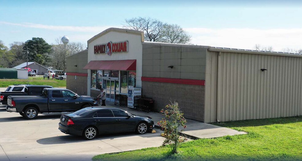 Primary Photo Of 911 1st ave, Kinder General Retail For Sale