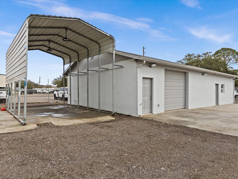 More Photos Of 6129 Siesta Ln, Port Richey Warehouse For Lease