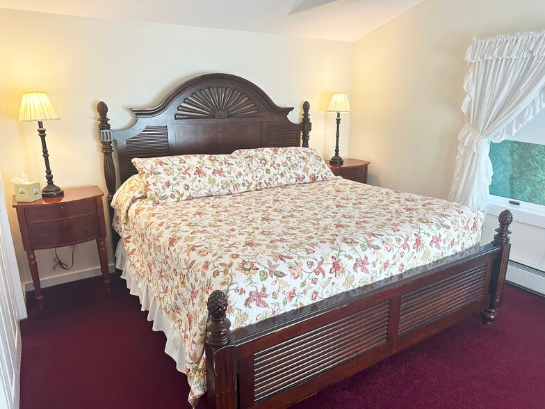 More Photos Of 25 Simpsons Ln, Edgartown Hotel For Sale