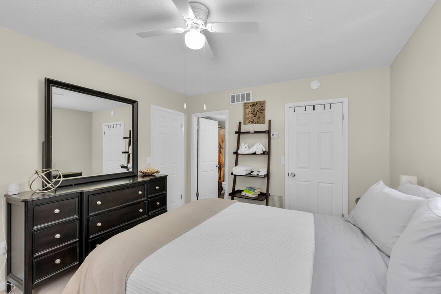 More Photos Of 2621 SW 33rd Ave, Ocala Apartments For Sale