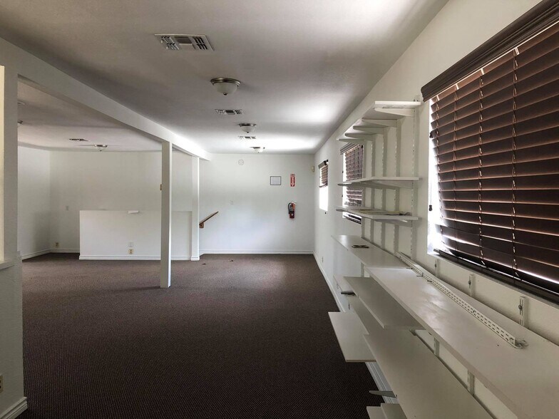 More Photos Of 12440 US Hwy 181 S, San Antonio Flex For Sale