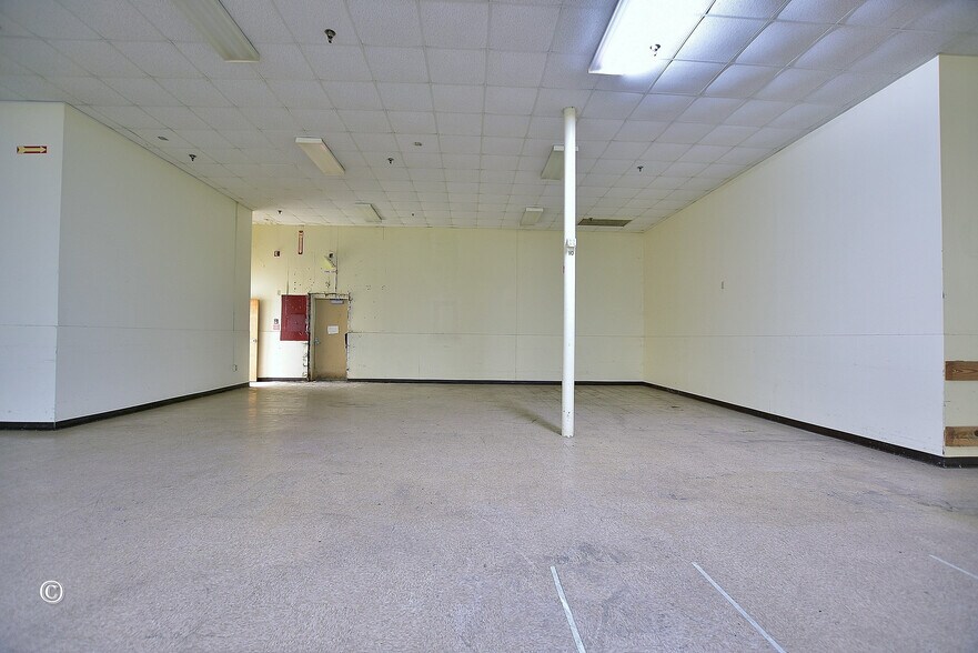 More Photos Of 928 Wright Dr, Columbus General Retail For Sale