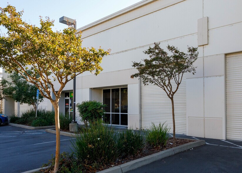 More Photos Of 45 Goldenland Ct, Sacramento Warehouse For Sale
