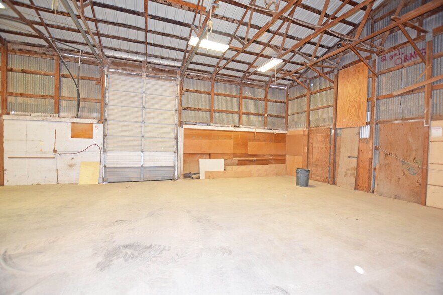 More Photos Of 302 Industrial Ave, Odessa Warehouse For Sale