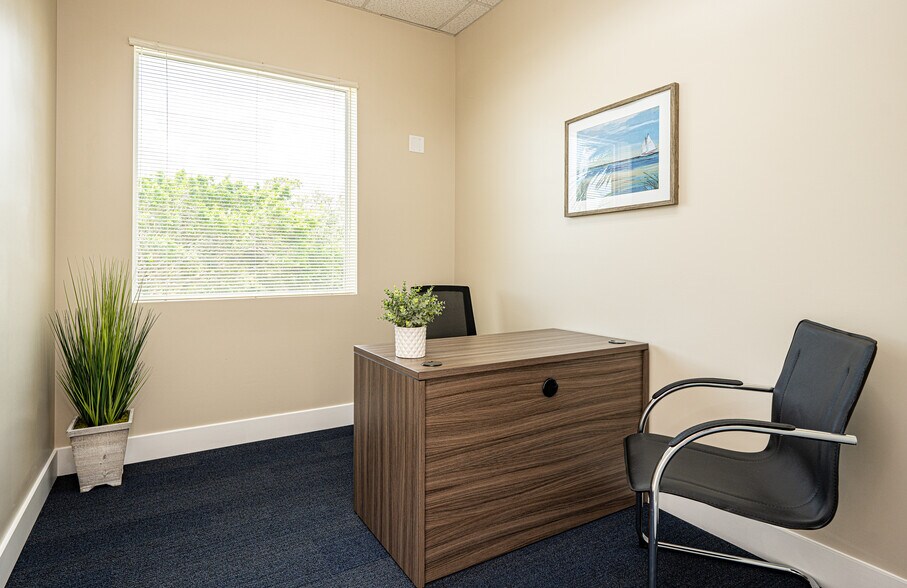 More Photos Of 770 SE Indian St, Stuart Office For Lease