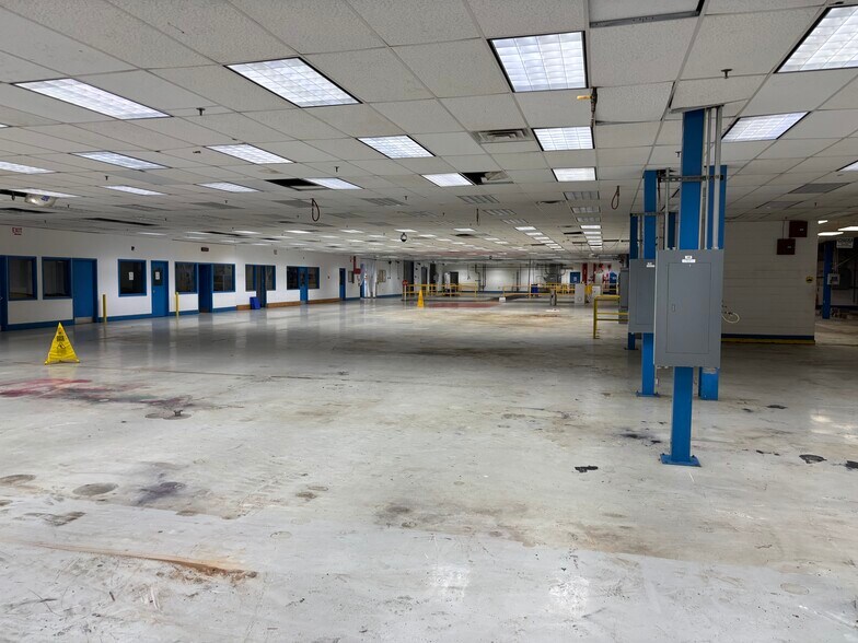 More Photos Of 1000 Robins Rd, Lynchburg Manufacturing For Lease