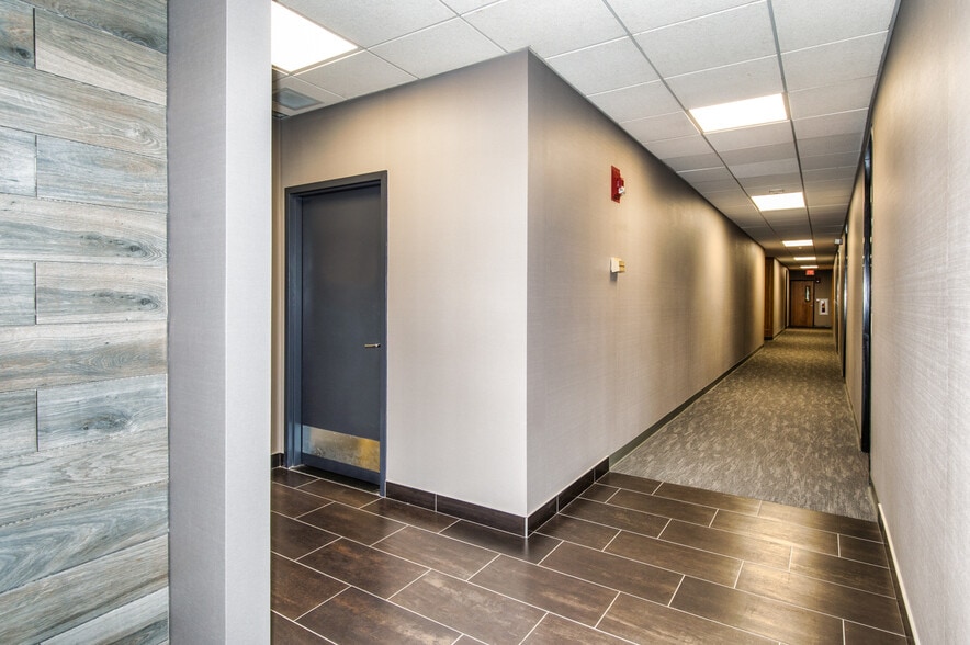 More Photos Of 302 W Main St, Avon Medical For Lease