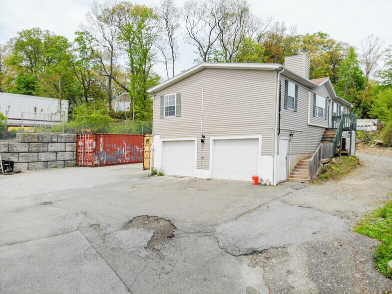 More Photos Of 25 Popes Ln, Danvers Flex For Sale