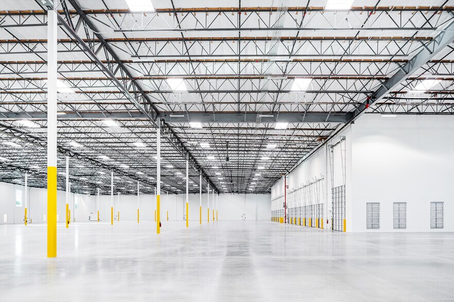 More Photos Of 5235 E Hunter Ave, Anaheim Distribution For Lease