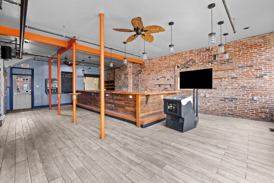 More Photos Of 1800 S 10th St, Saint Louis Restaurant For Lease