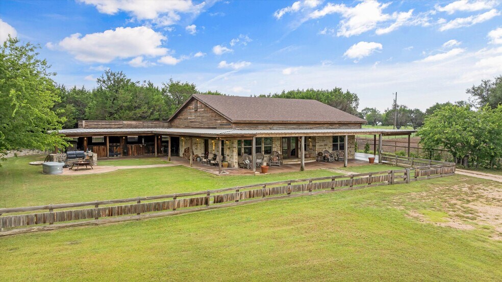 More Photos Of 1904 Floyd Rd, Weatherford Specialty For Sale