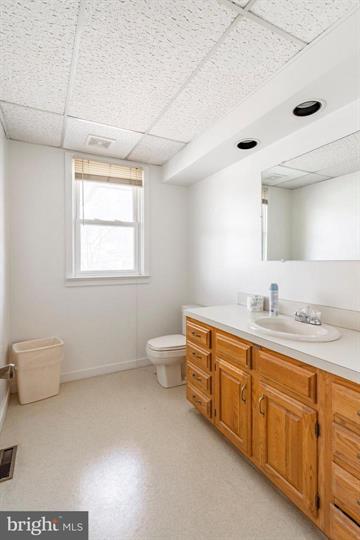 More Photos Of 915 N Hanover St, Elizabethtown Medical For Sale