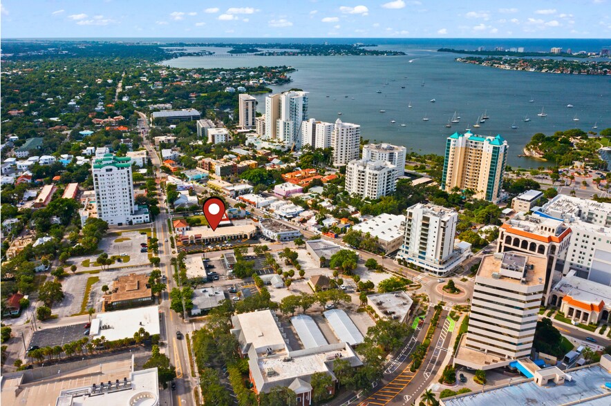 More Photos Of 1530 Dolphin St, Sarasota Storefront For Lease