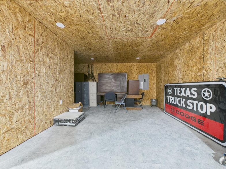 More Photos Of 1100 W Sealy Ave, Monahans Distribution For Sale