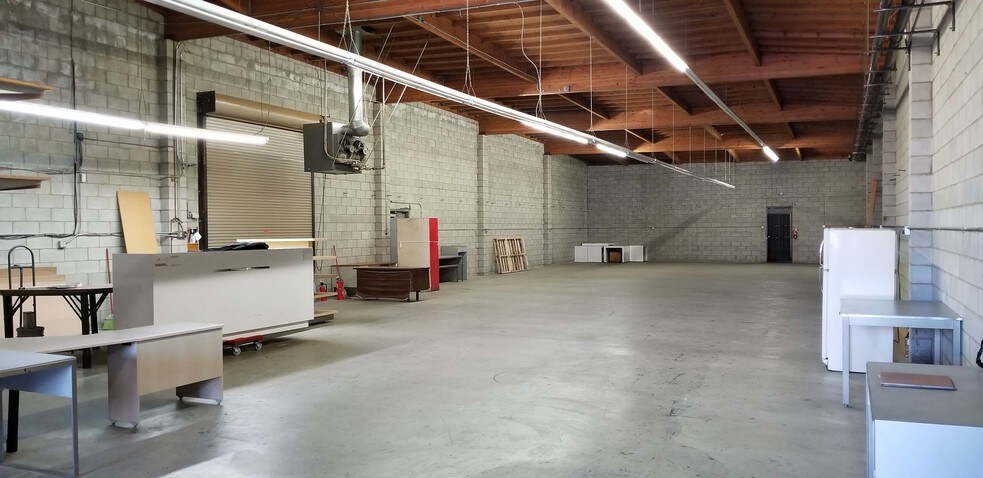More Photos Of 810 E Jefferson Blvd, Los Angeles Warehouse For Lease