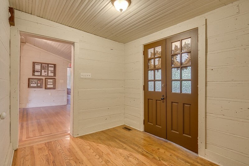More Photos Of 7642 Poplar Pike, Germantown Office For Sale