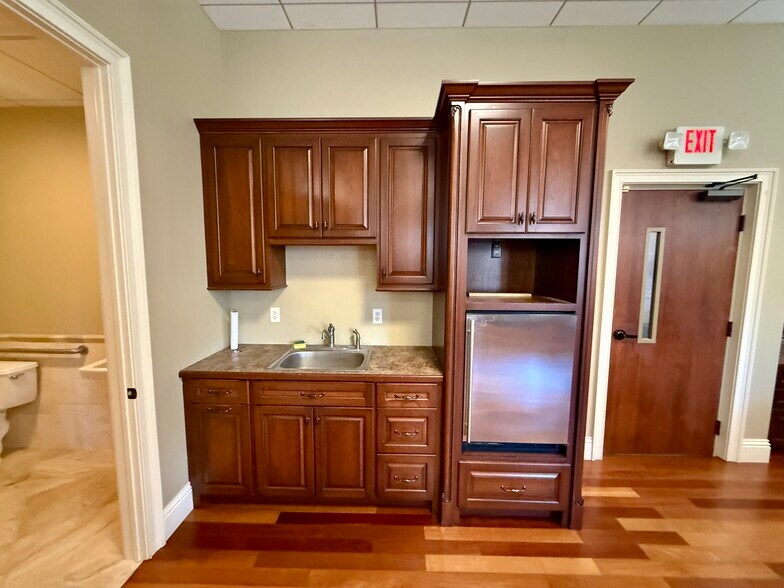 More Photos Of 960185 Gateway Blvd, Fernandina Beach Office For Sale