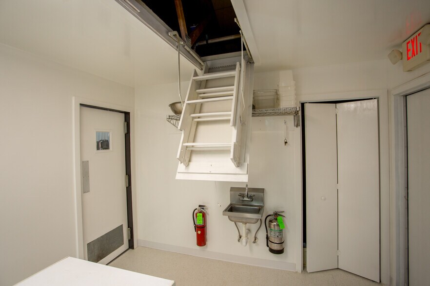 More Photos Of 236 N Union St, Lambertville Restaurant For Sale