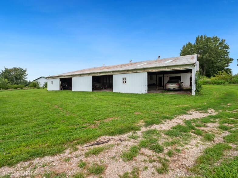 More Photos Of 1247 Illinois Dr, Knoxville Sports And Entertainment For Sale