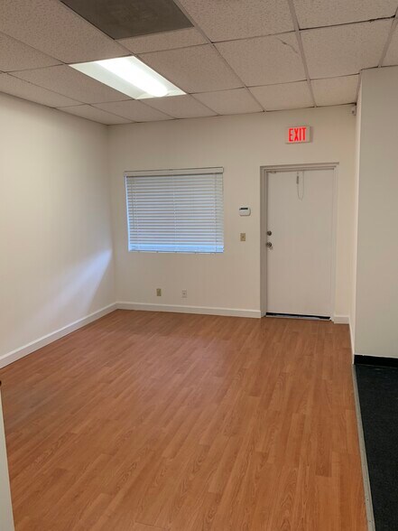 More Photos Of 15935 Assembly Loop, Jupiter Warehouse For Sale