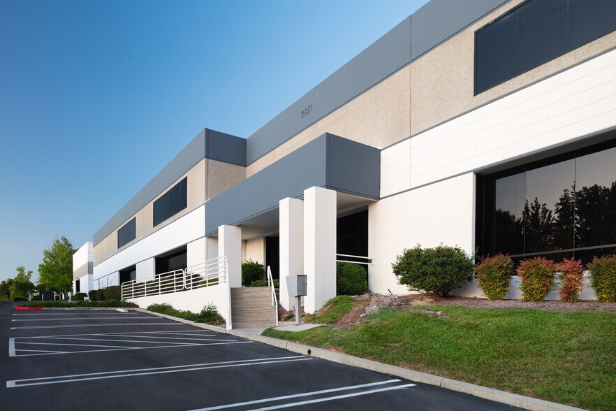 More Photos Of 2651 La Mirada Dr, Vista Light Manufacturing For Sale