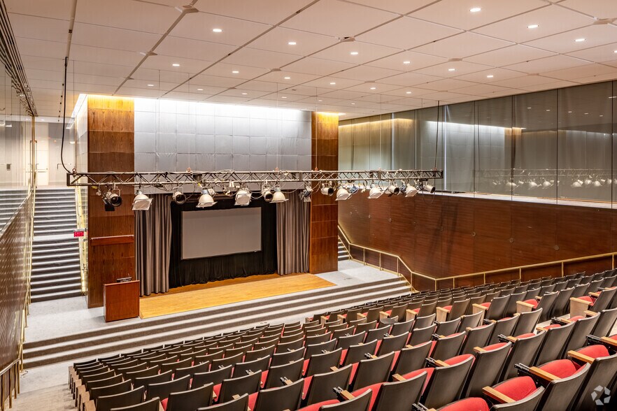 More Photos Of 133 Peachtree St NE, Atlanta Office For Lease