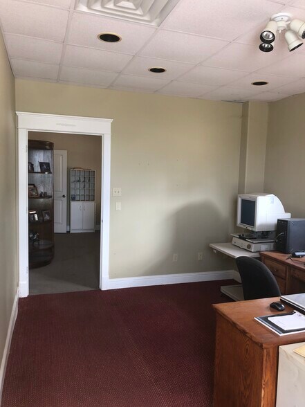 More Photos Of 54012 US-290 BUS Fwy, Hempstead Warehouse For Sale