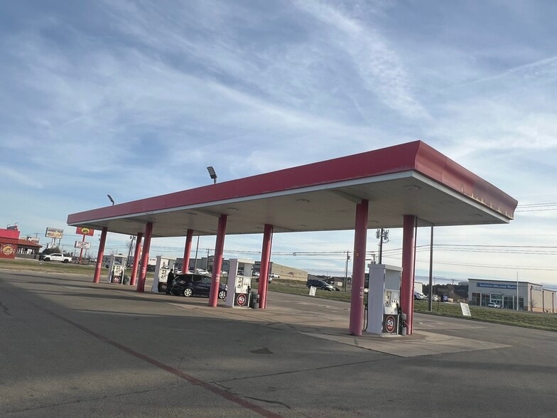 More Photos Of 3101 W Stan Schlueter Loop, Killeen Convenience Store For Sale