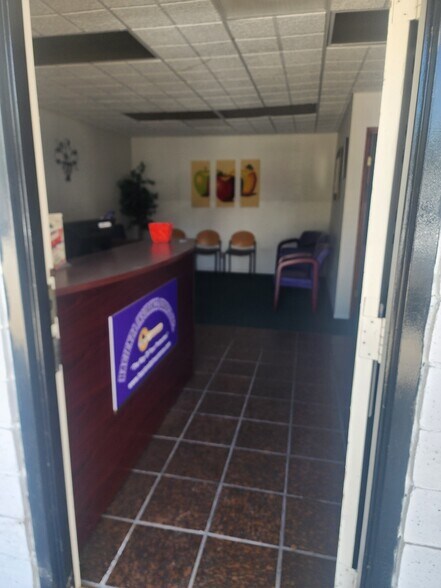 More Photos Of 578-580 E Foothill Blvd, Azusa Loft Creative Space For Lease