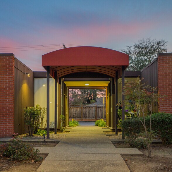 More Photos Of 305 South Dr, Mountain View Medical For Lease