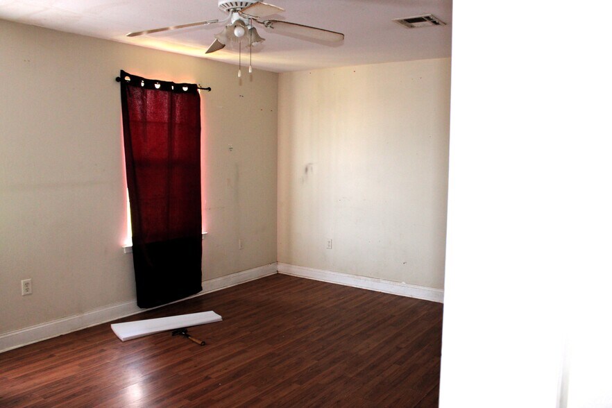 More Photos Of 7070 Bundy Rd, New Orleans Storefront Retail Residential For Sale