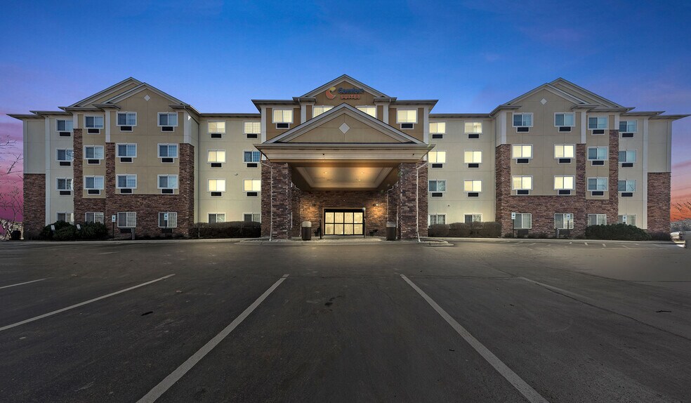 More Photos Of 1775 E Belvidere Rd, Grayslake Hotel For Sale