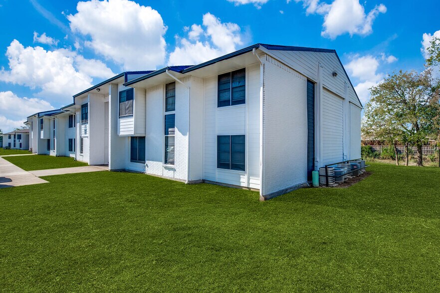 More Photos Of 834 Timberlake Dr, Arlington Apartments For Sale