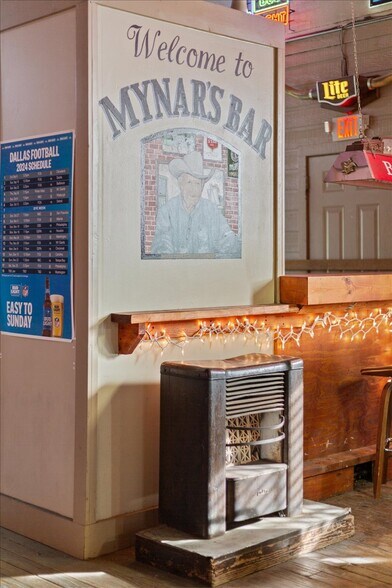 More Photos Of 121 E Oak St, West Sports And Entertainment For Sale