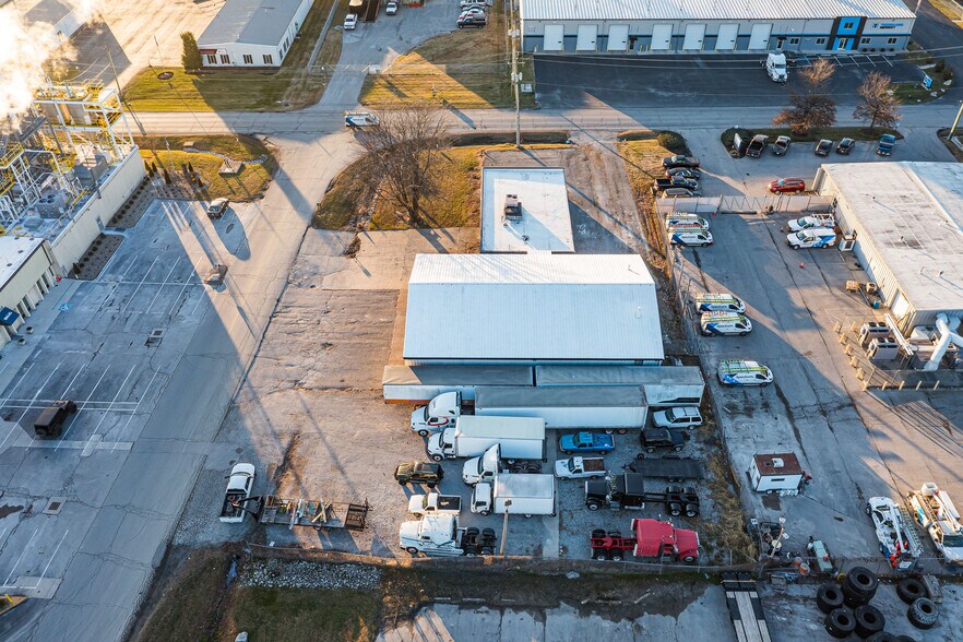 More Photos Of 1301 Fabricon Blvd, Jeffersonville Light Manufacturing For Lease