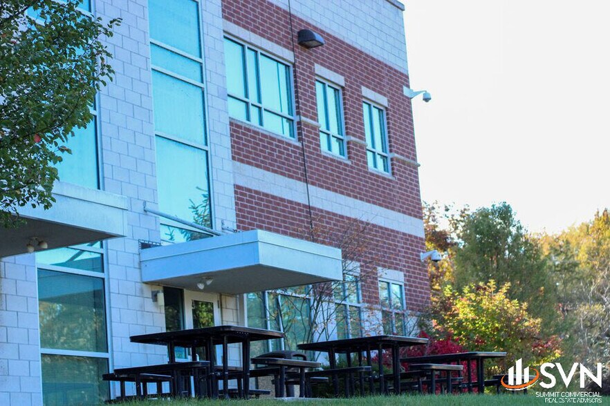 More Photos Of 4500 Courthouse Blvd, Stow Office For Lease