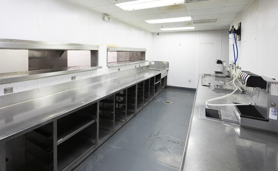 More Photos Of 4151 Sterling Ave, Kansas City Restaurant For Lease