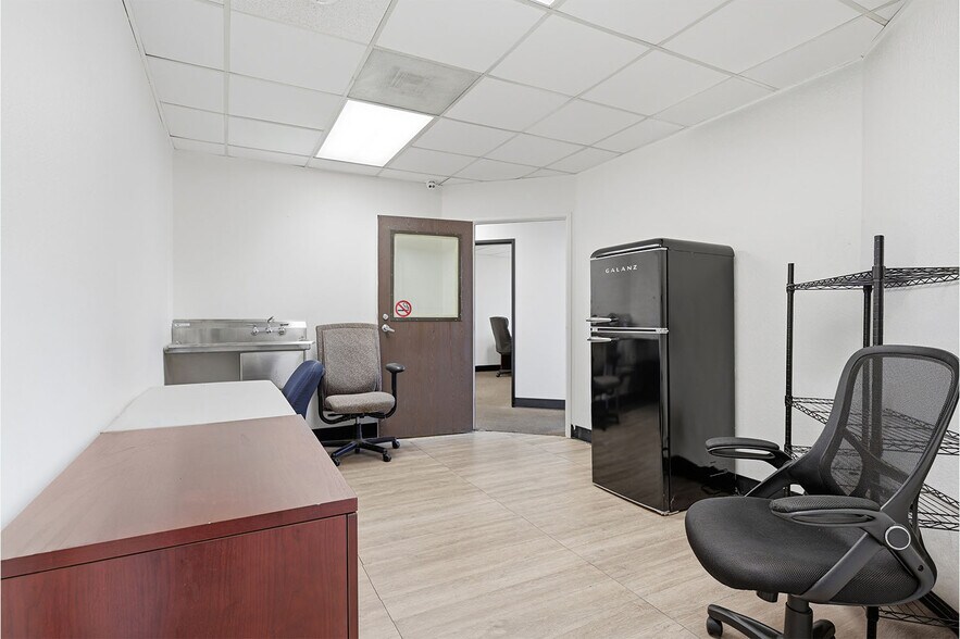 More Photos Of 7755 Arjons Dr, San Diego Warehouse For Sale