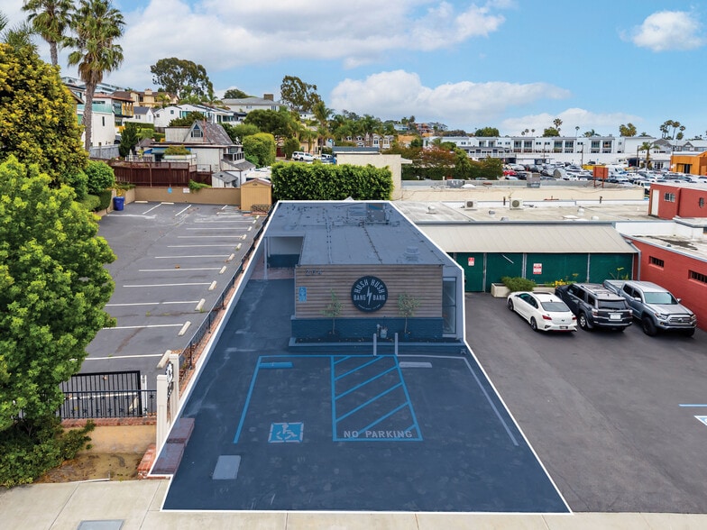 More Photos Of 204 Riverside Ave, Newport Beach Storefront Retail Office For Sale
