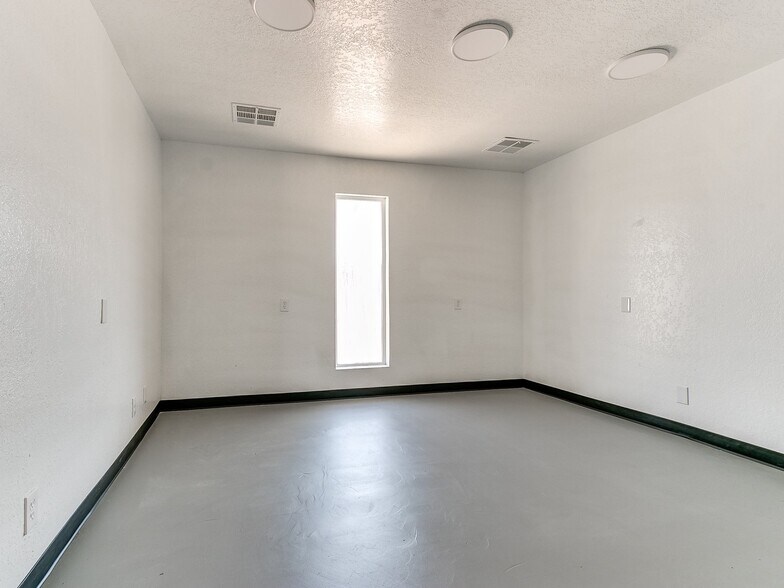 More Photos Of 7030 W Wilshire Blvd, Oklahoma City Storefront Retail Office For Lease