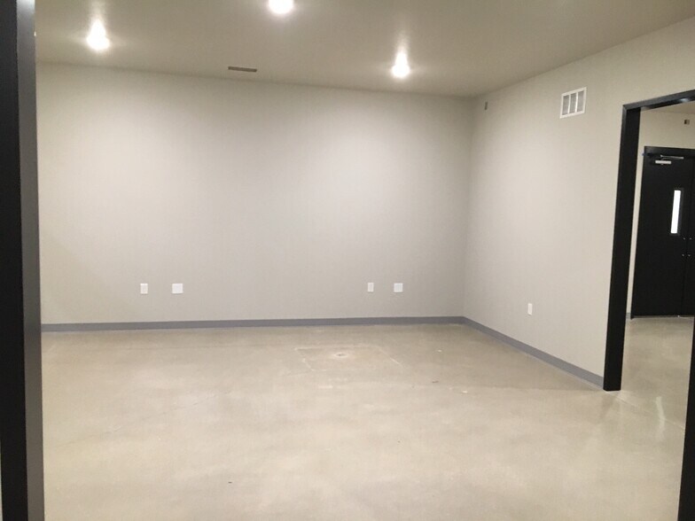 More Photos Of 14430 Fm 718, Fort Worth Warehouse For Lease