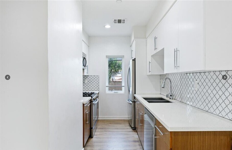 More Photos Of 961 N St Andrews Pl, Los Angeles Apartments For Sale