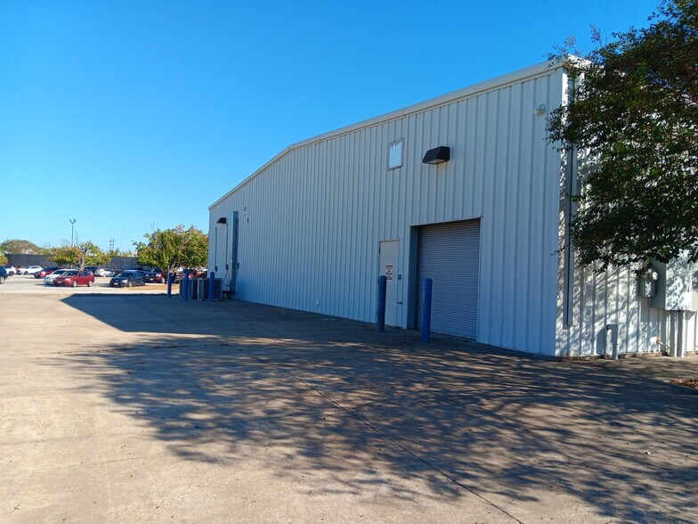 More Photos Of 9230 N Highway 6, Navasota Freestanding For Sale