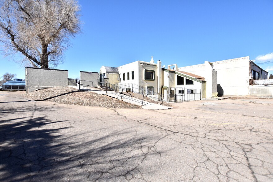 More Photos Of 2400-2408 8th Ave, Greeley Storefront Retail Office For Lease