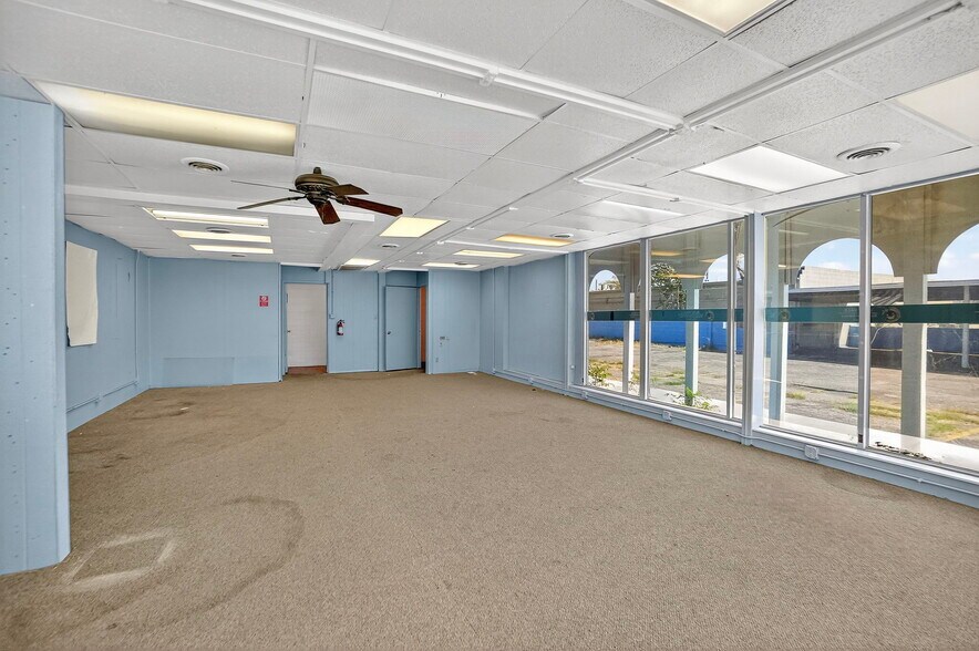 More Photos Of 2201 E 8th St, Odessa Office For Sale