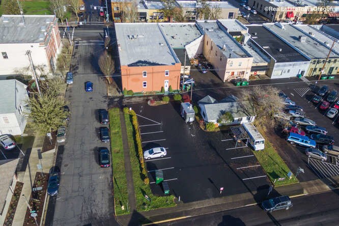 More Photos Of 500 E 1st St, Newberg Storefront Retail Residential For Sale