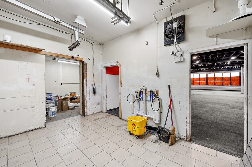 More Photos Of 20934 Van Dyke Ave, Warren Storefront Retail Residential For Sale