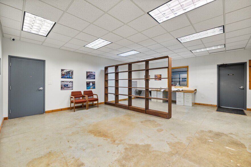 More Photos Of 9505 Emahiser rd, Caledonia Distribution For Sale