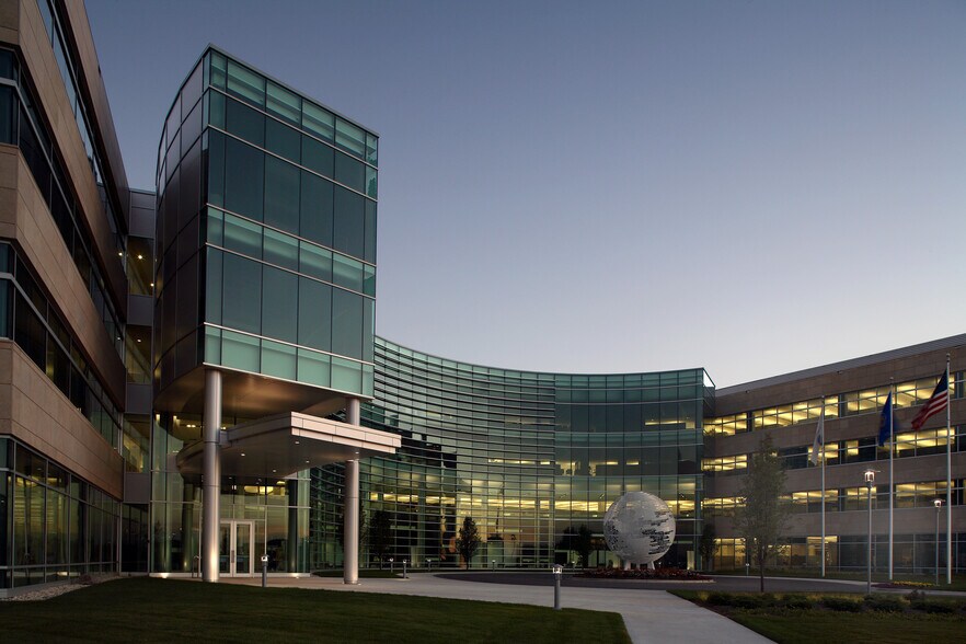 More Photos Of 9900 W Innovation Dr, Wauwatosa Medical For Lease
